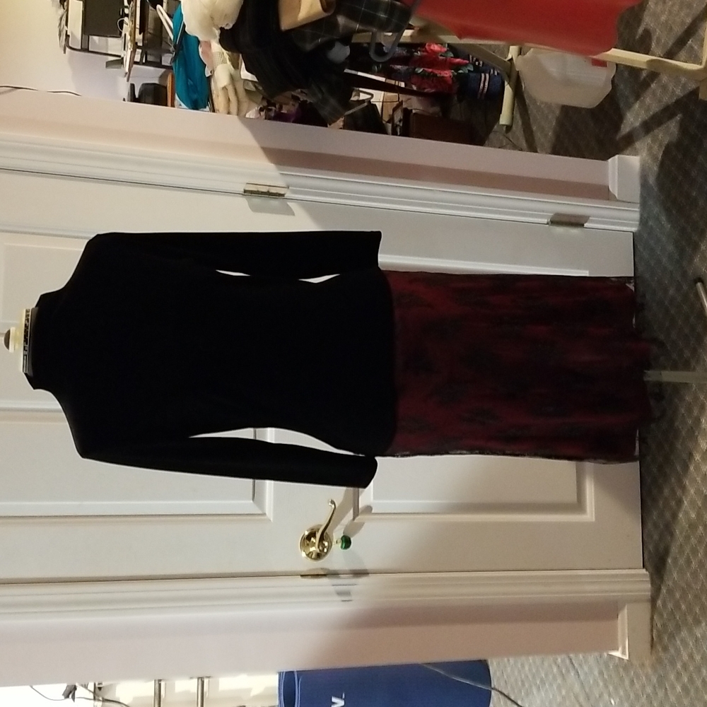 Neiman Marcus holiday skirt set. Size small.